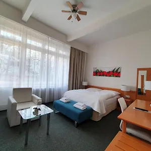 Jana - Domov Mladeze 2* Praag